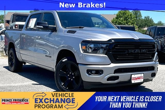 2021 RAM 1500 Big Horn Crew Cab 4x4 5'7' Box in Billet Silver Metallic Clearcoat — front three-quarter view