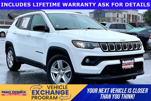 2022 Jeep Compass Latitude FWD in Bright White Clearcoat — front three-quarter view