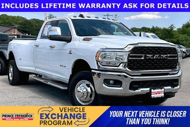 2024 RAM 3500 Big Horn Crew Cab 4x4 8' Box in Bright White Clearcoat — front three-quarter view