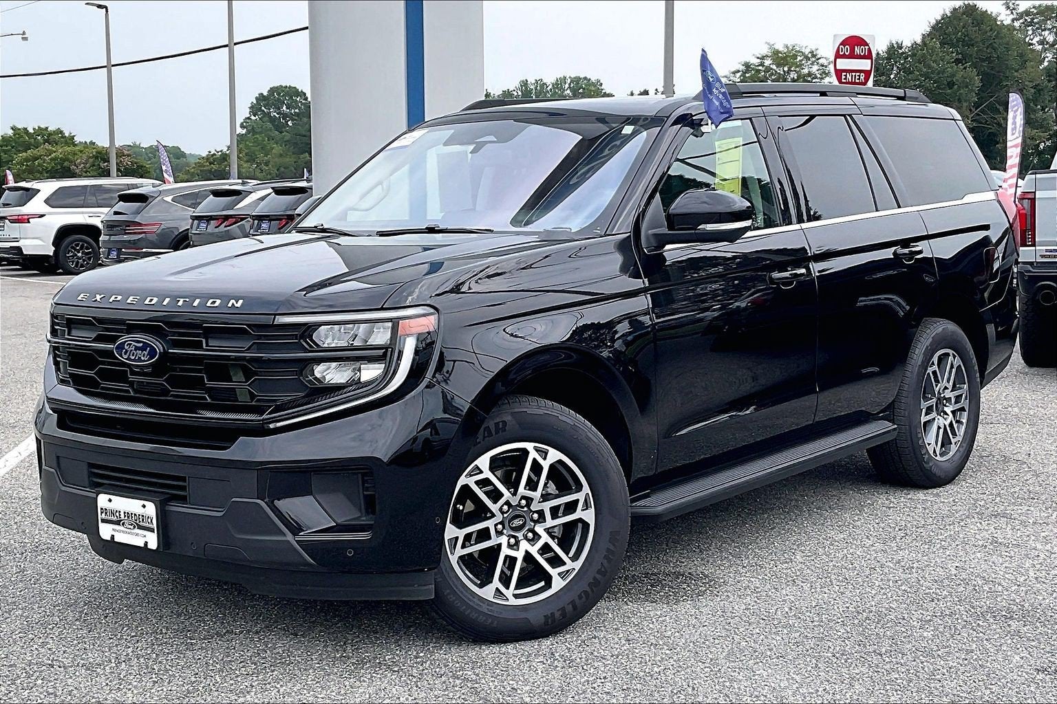 2025 Ford Expedition — rear three-quarter view