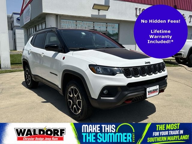 2025 Jeep Compass Trailhawk 4x4 in Bright White Clearcoat — front three-quarter view